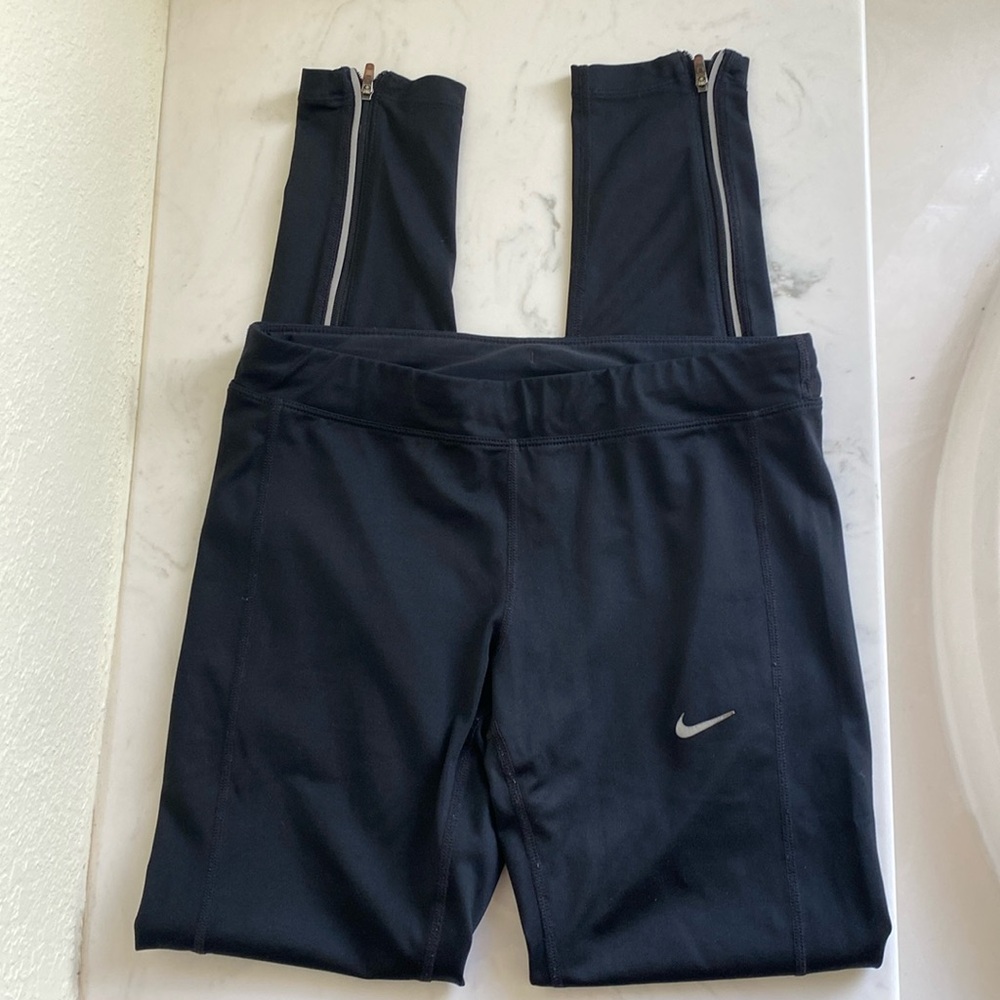 Nike women’s full length leggings with draw string and zipper at bottom